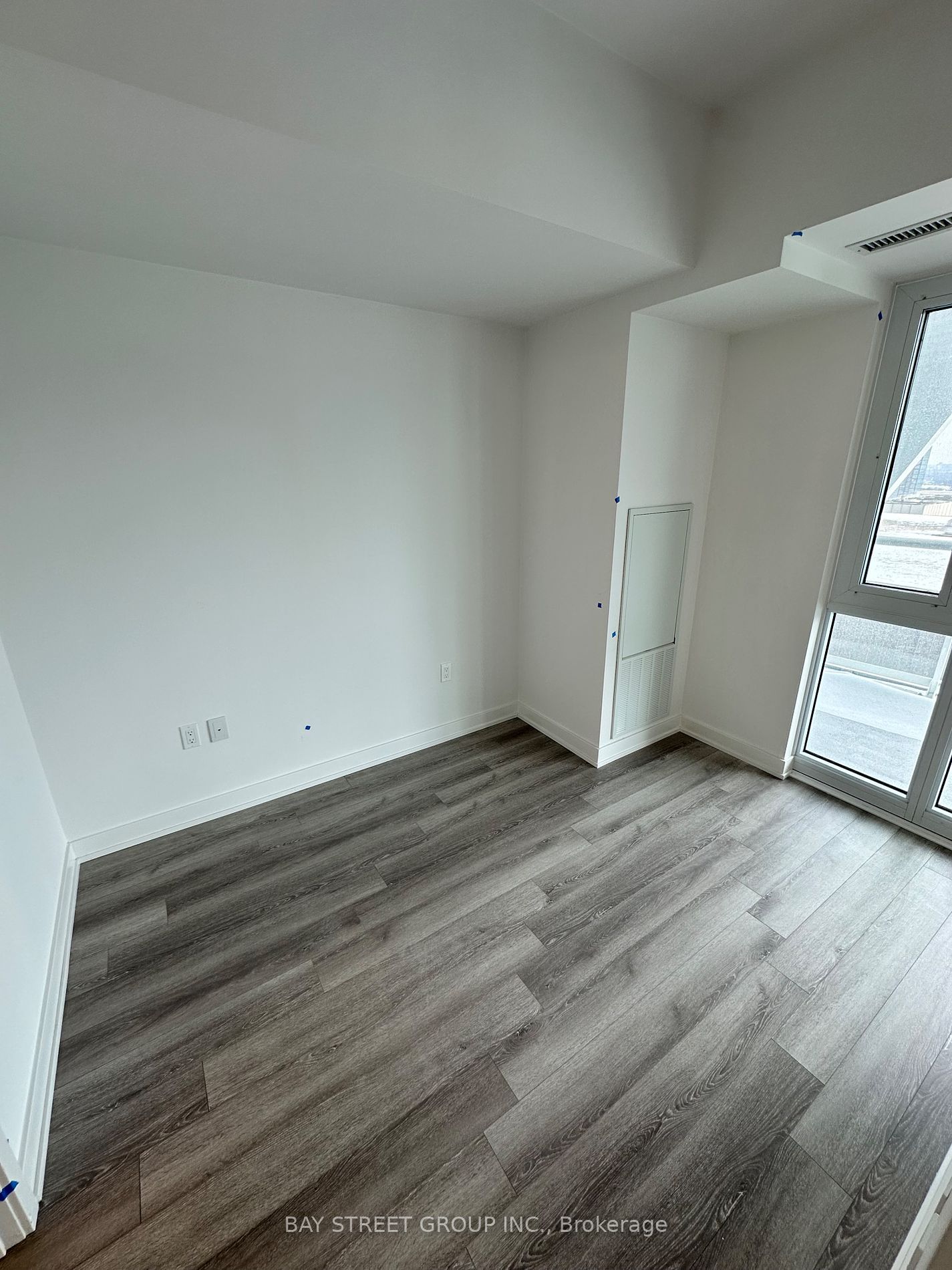 230 Simcoe St, unit 3413 for rent