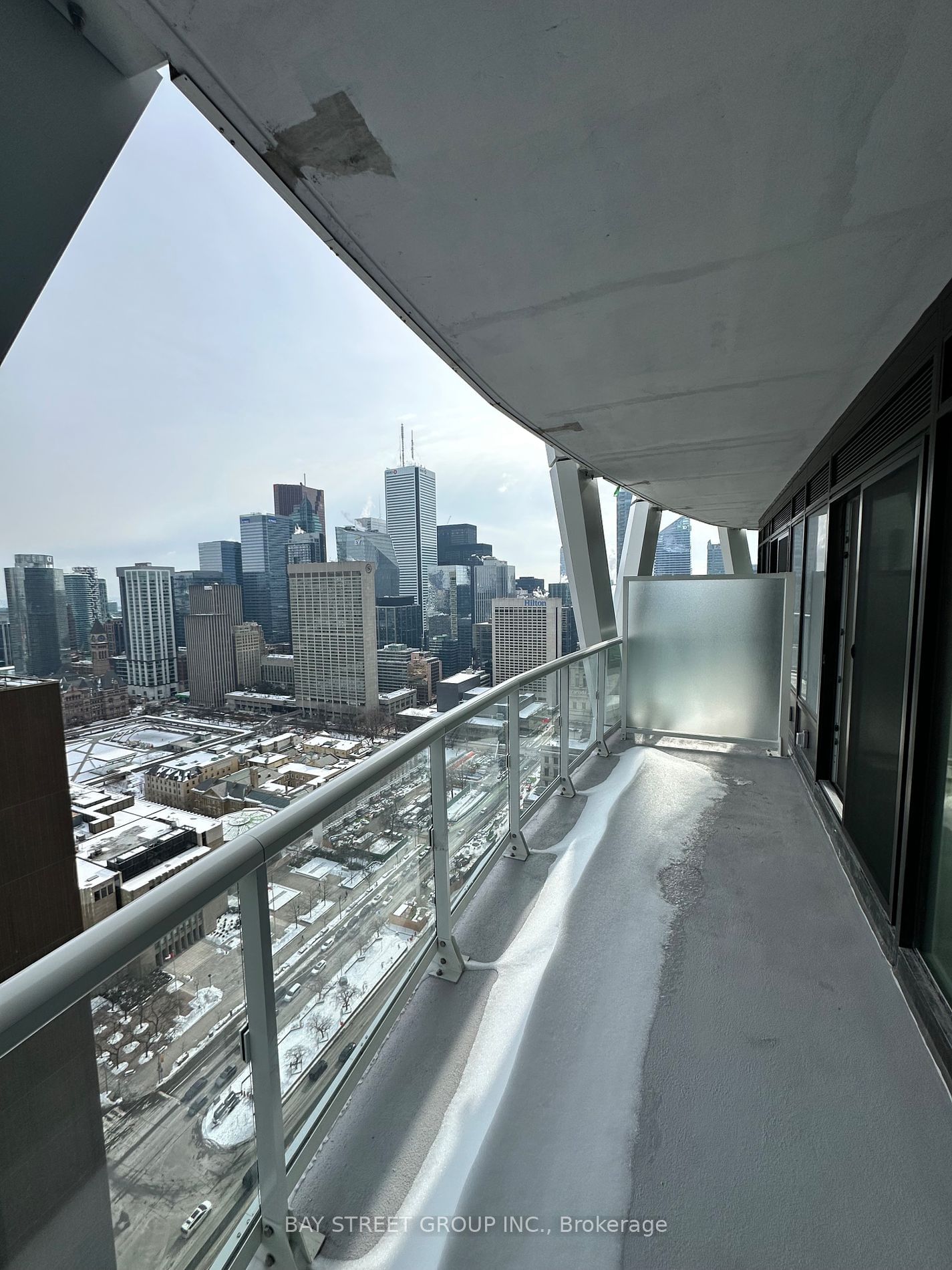 230 Simcoe St, unit 3413 for rent