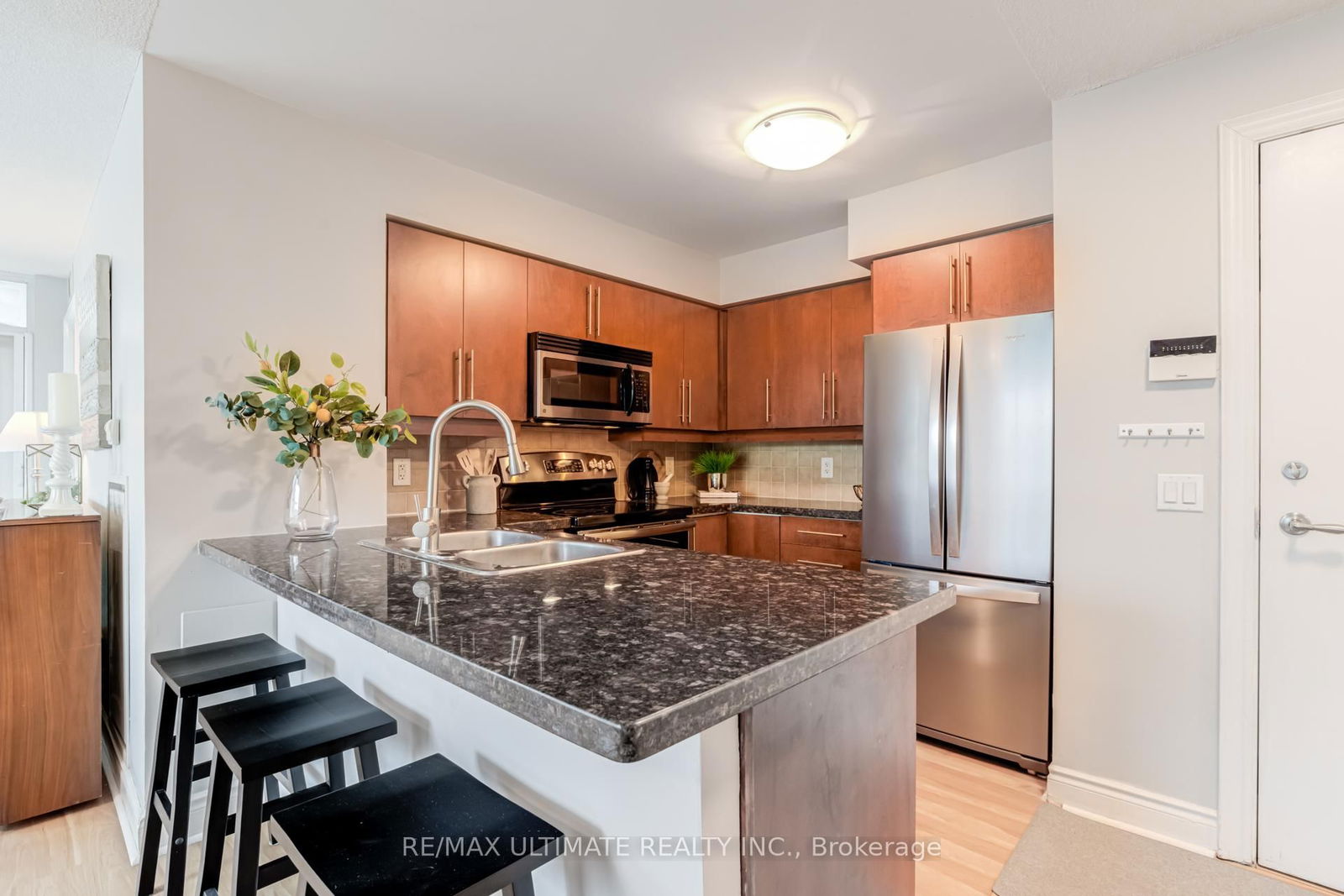 25 Greenview Ave, unit 319 for sale