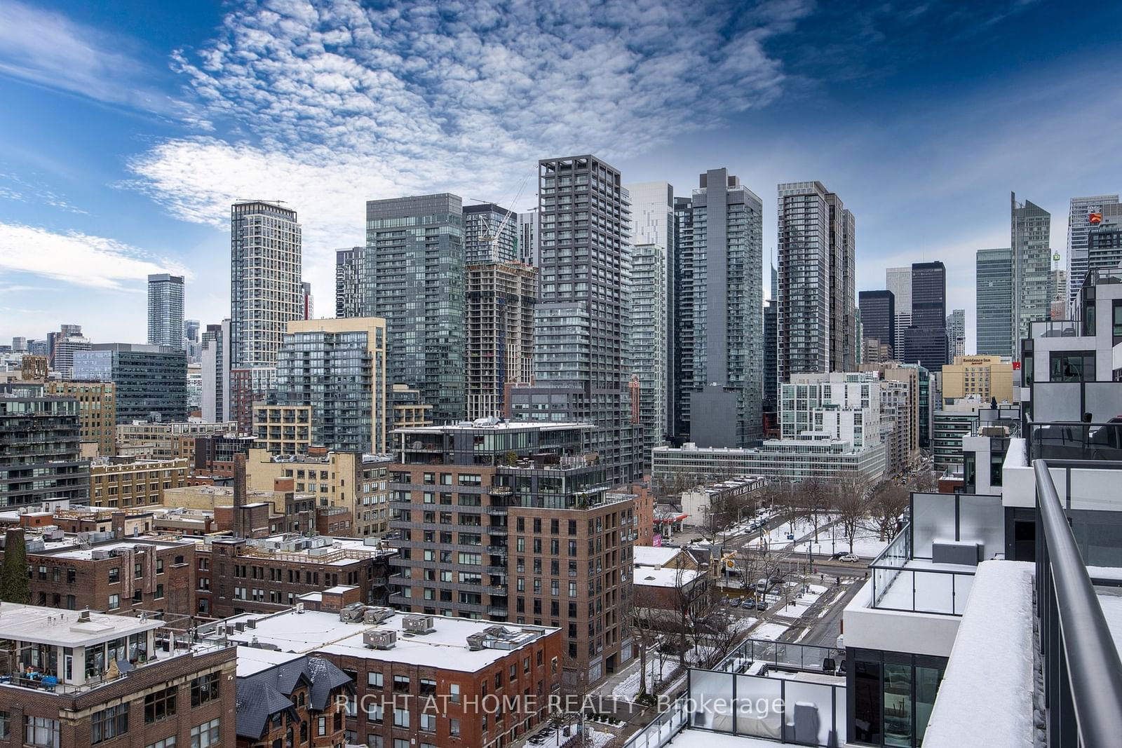 455 Wellington St W, unit 1110 for sale