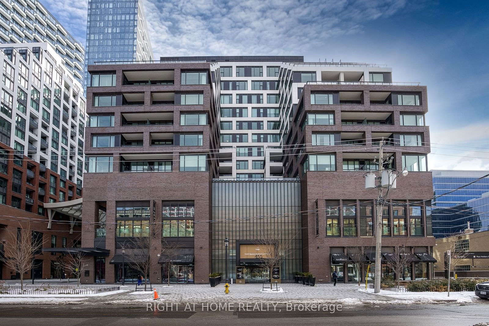 455 Wellington St W, unit 1110 for sale