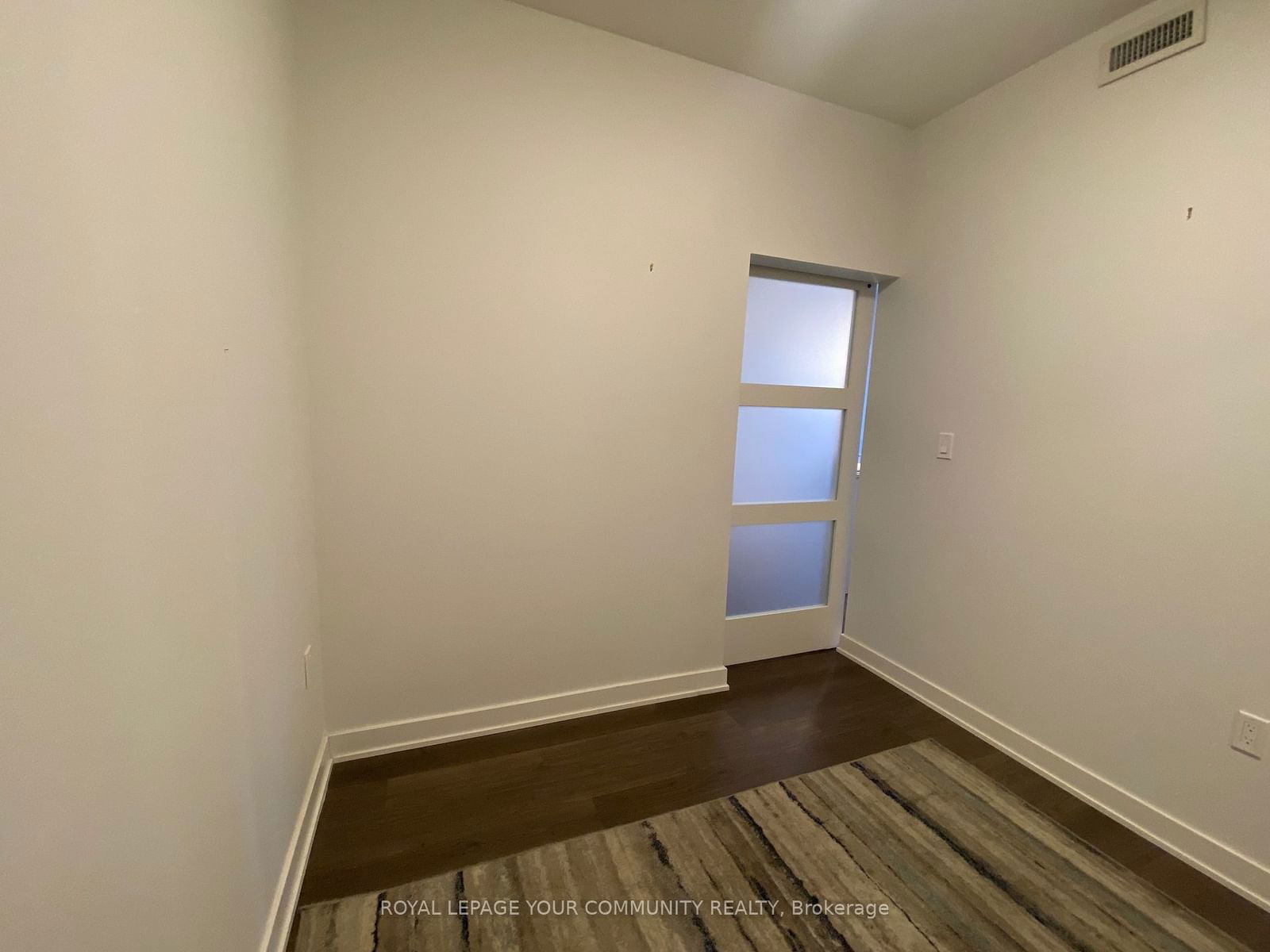 27 Bathurst St, unit 1813W for rent