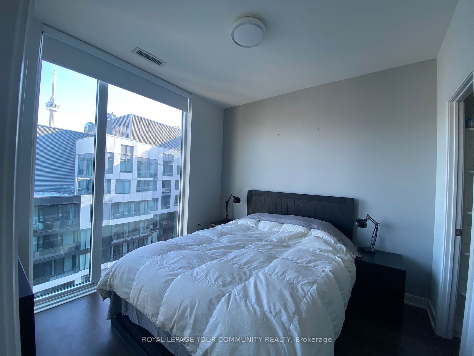 27 Bathurst St, unit 1813W for rent