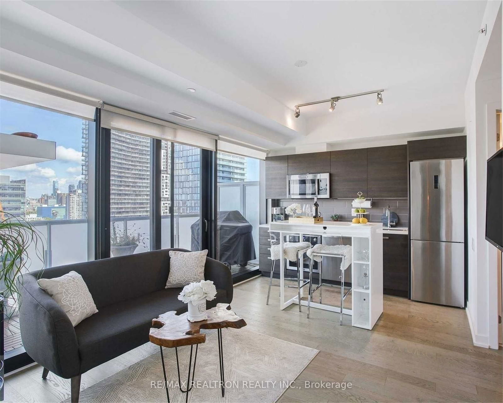 11 Charlotte St, unit 1804 for rent