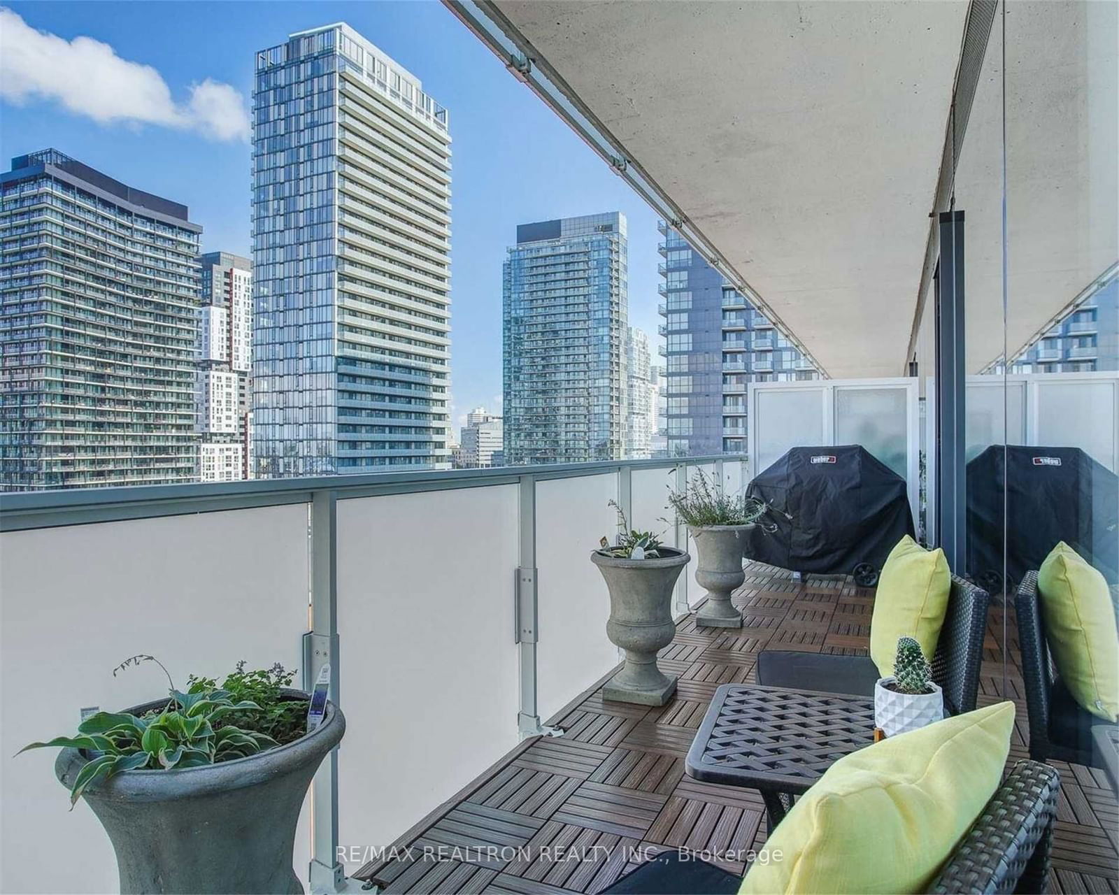 11 Charlotte St, unit 1804 for rent