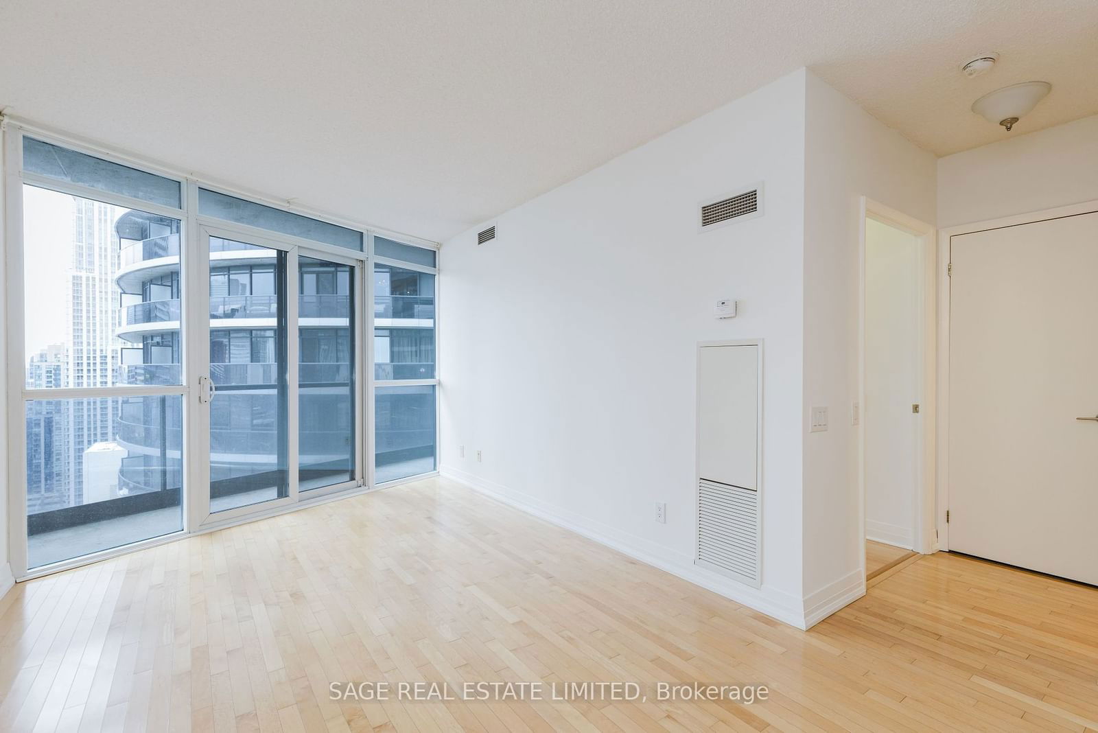 25 Carlton St, unit 2805 for rent