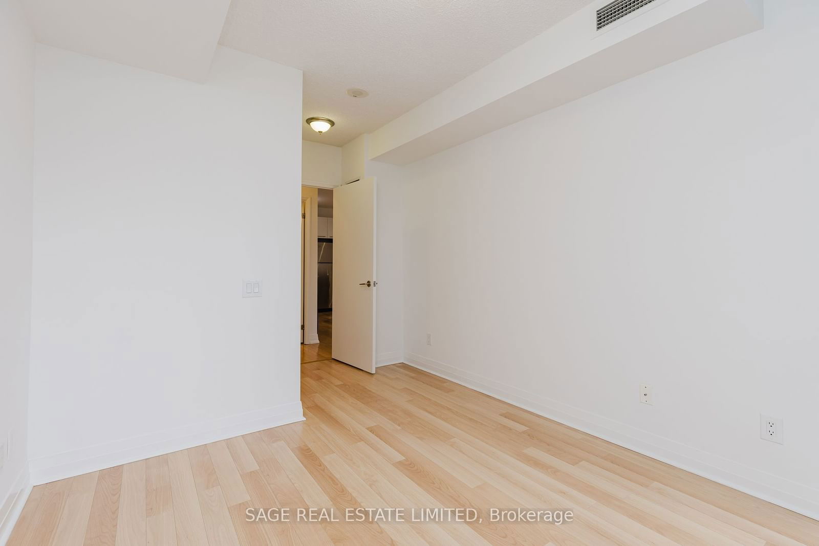 25 Carlton St, unit 2805 for rent