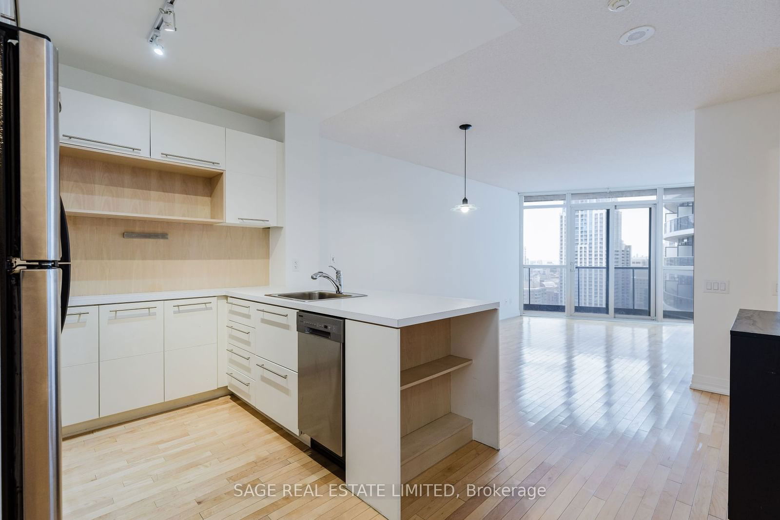 25 Carlton St, unit 2805 for rent