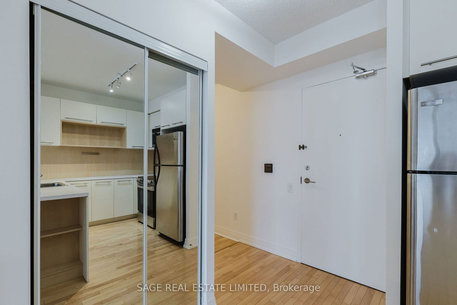 25 Carlton St, unit 2805 for rent