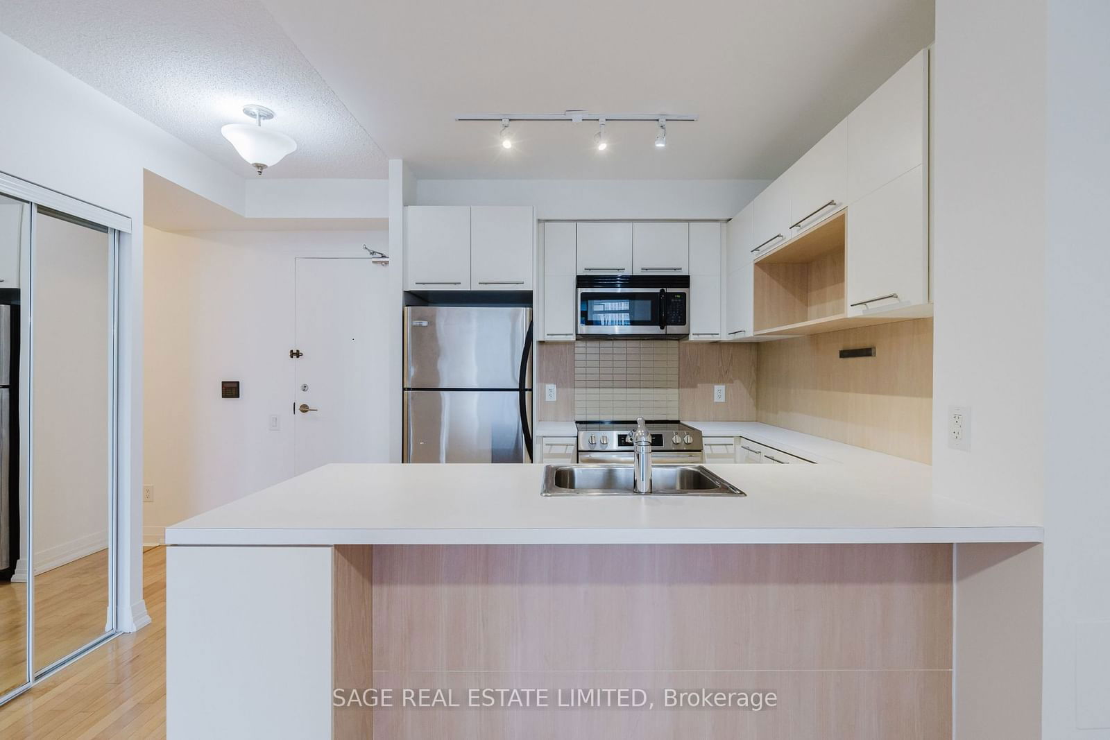 25 Carlton St, unit 2805 for rent