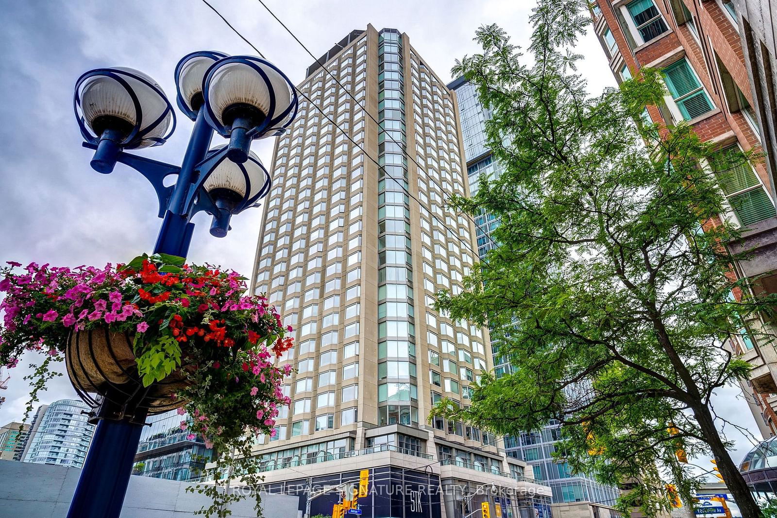 Residences of Yorkville Plaza, Downtown, Toronto