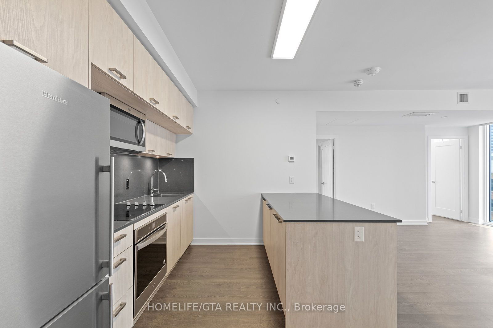 50 Mccaul St, unit 1014 for rent