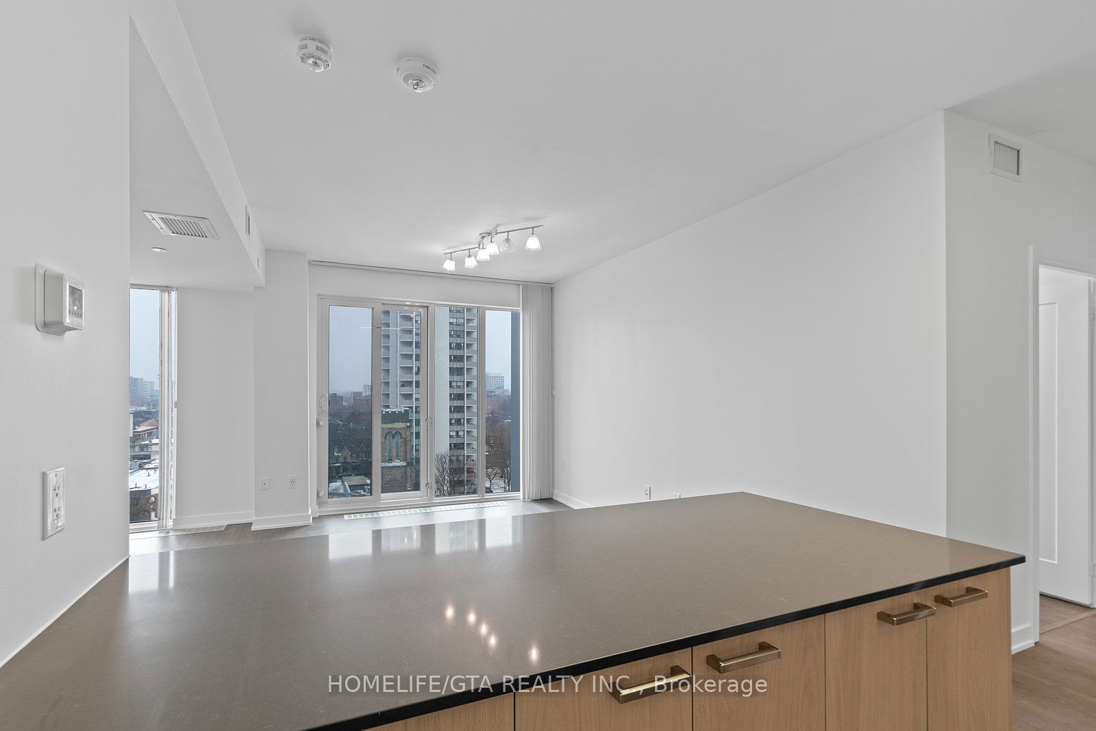 50 Mccaul St, unit 1014 for rent