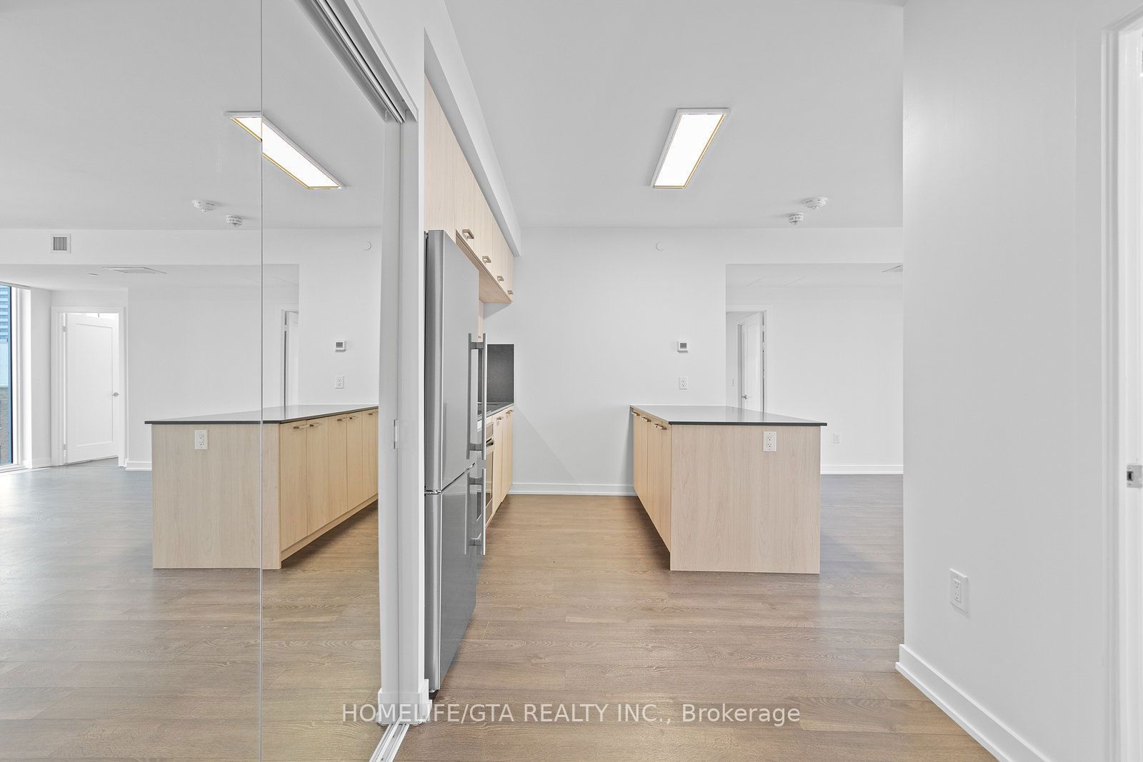 50 Mccaul St, unit 1014 for rent