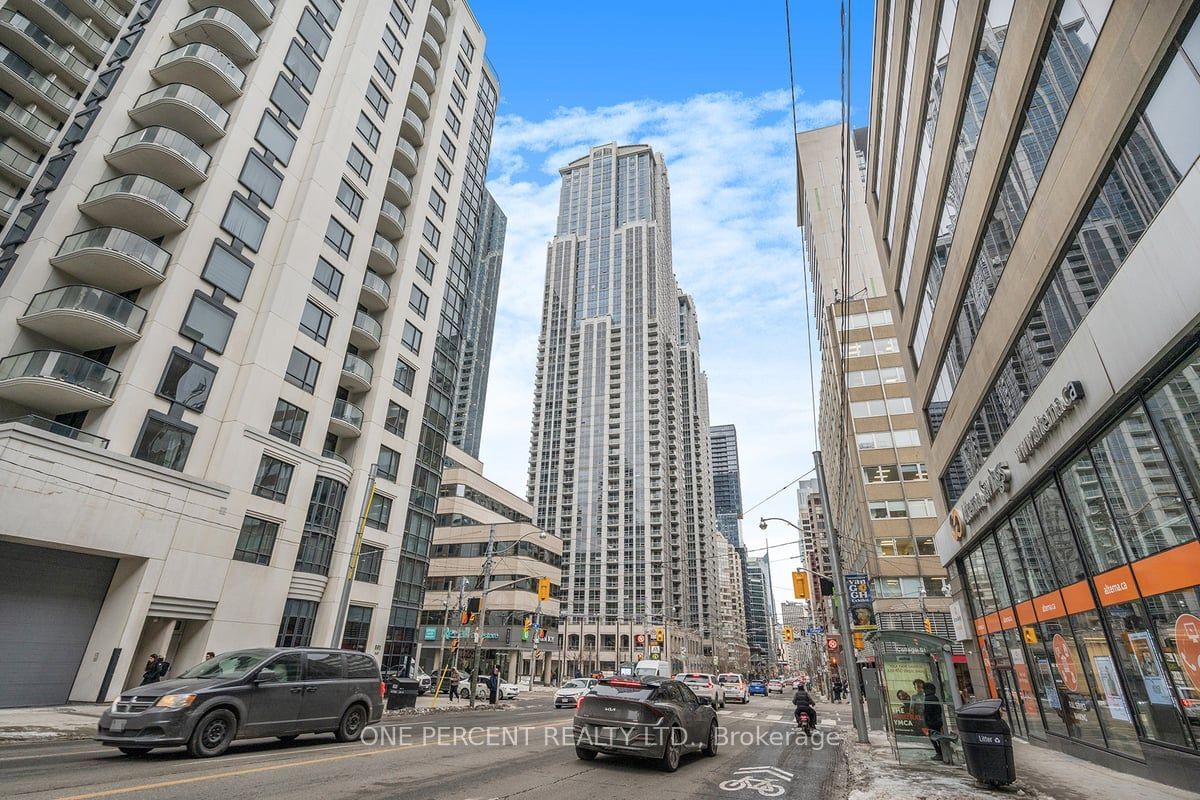 763 Bay St, unit 1110 for sale