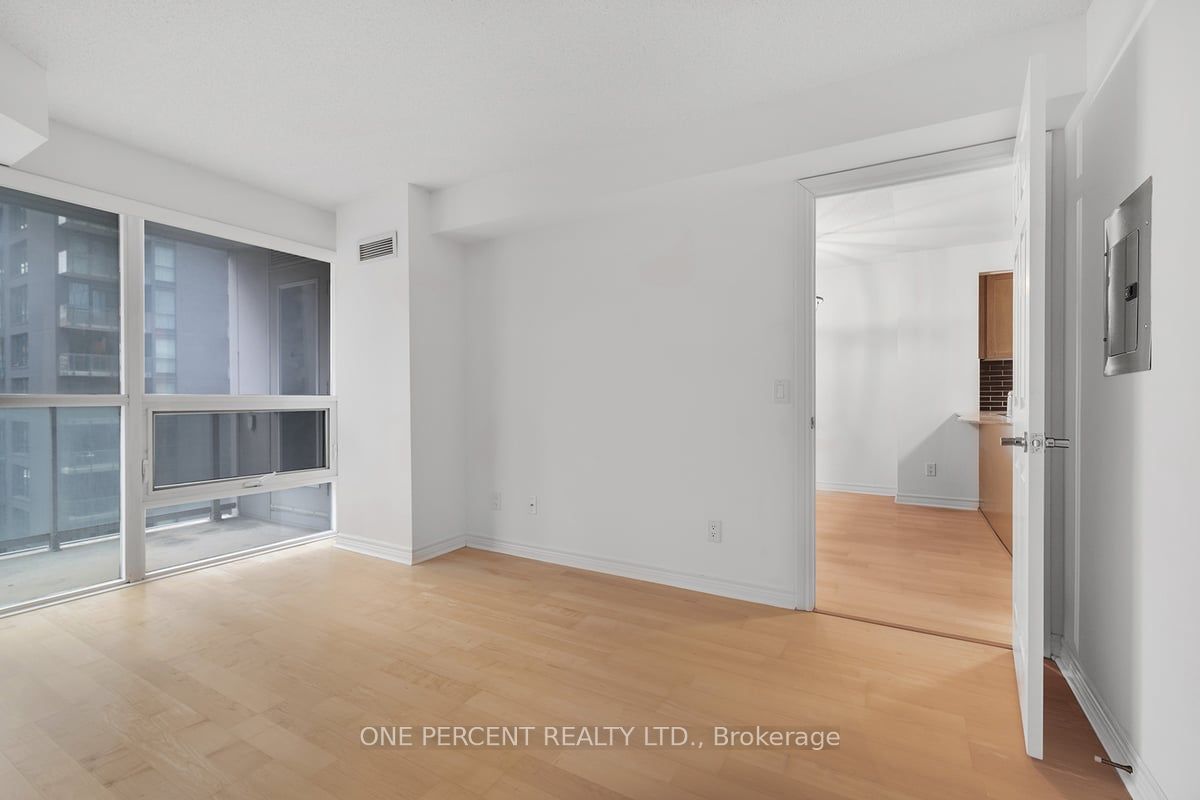 763 Bay St, unit 1110 for sale