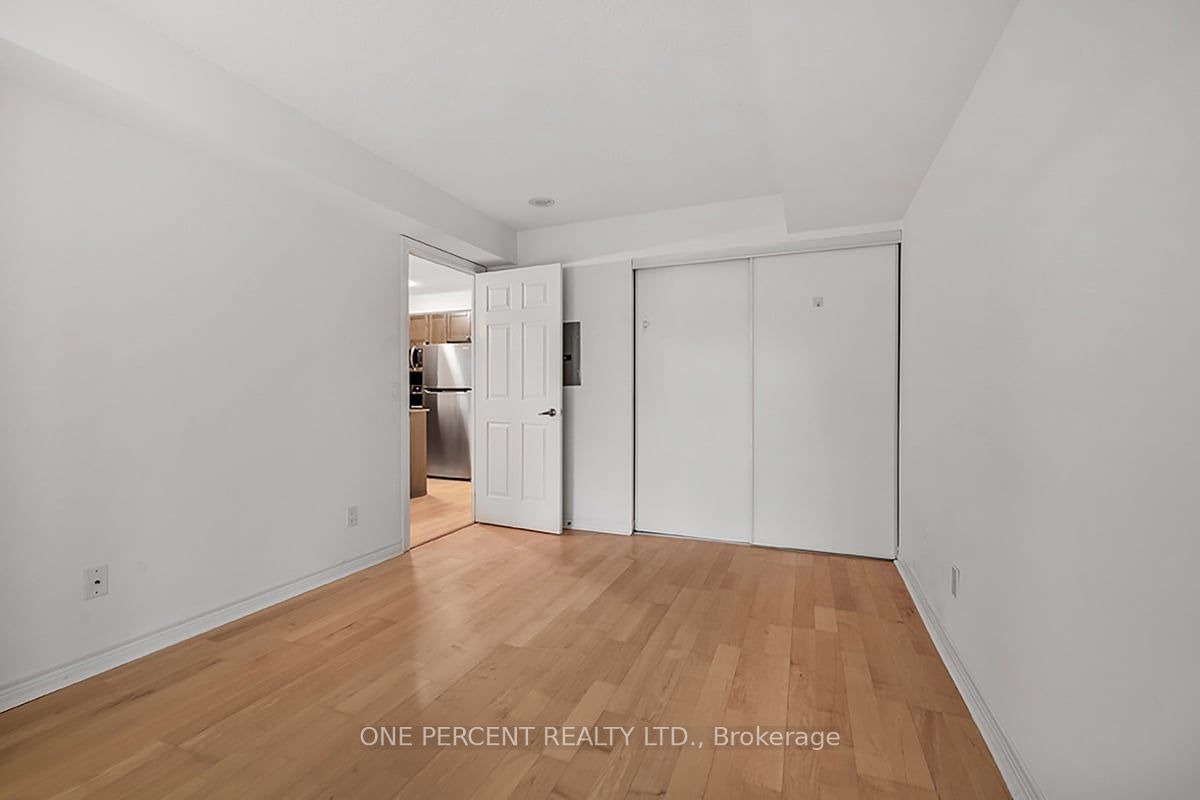 763 Bay St, unit 1110 for sale