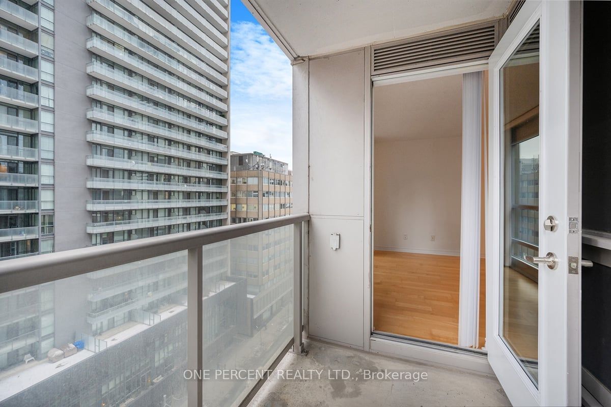 763 Bay St, unit 1110 for sale