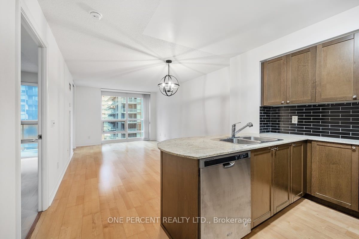 763 Bay St, unit 1110 for sale