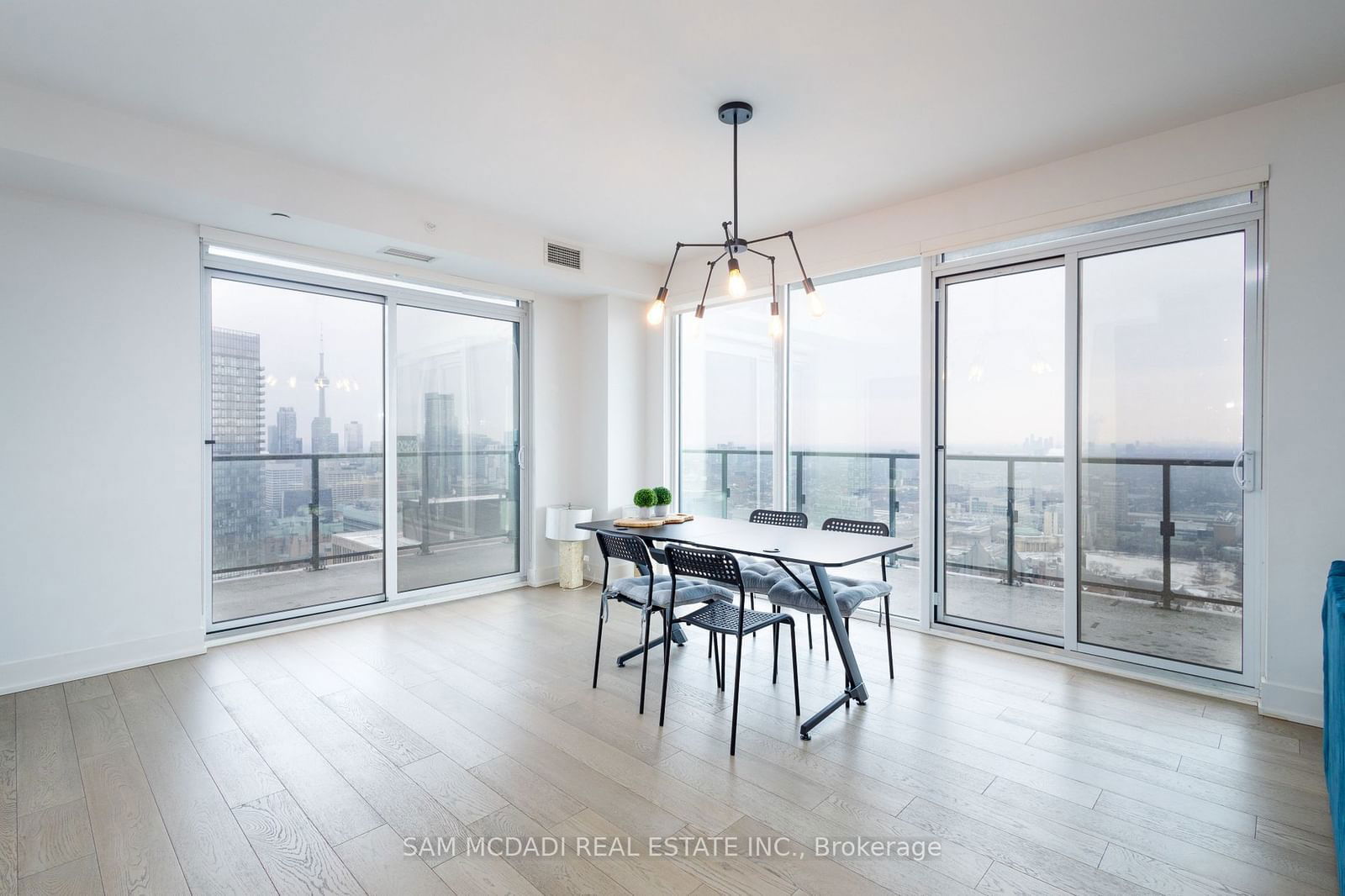 955 Bay St, unit 3903 for sale