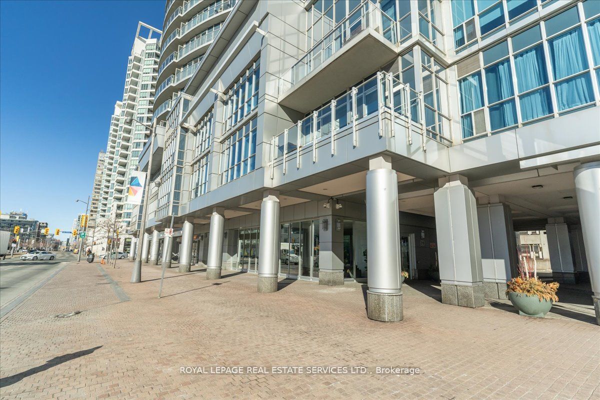 218 Queens Quay W, unit 1007 for rent