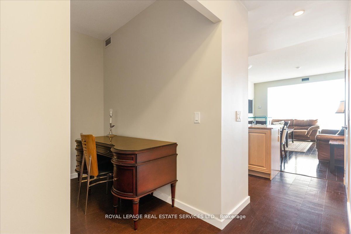 218 Queens Quay W, unit 1007 for rent