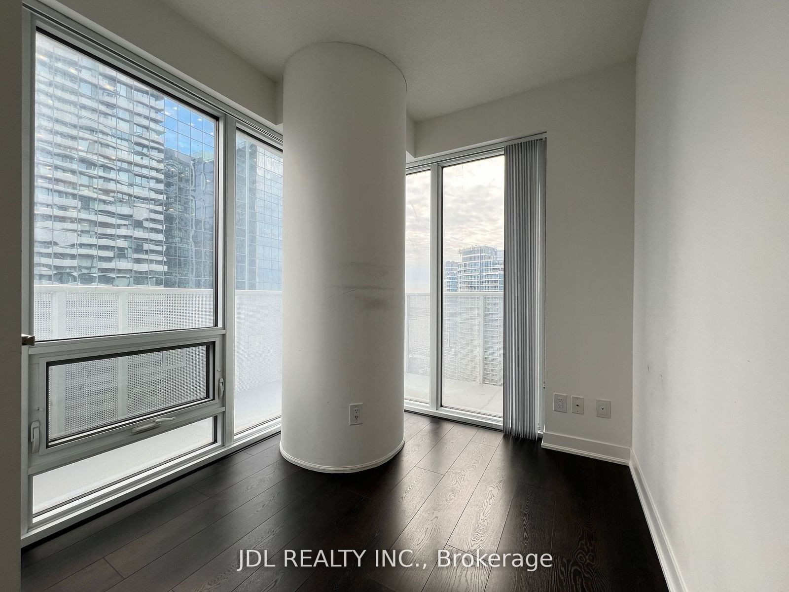 88 Harbour St, unit 3010 for rent