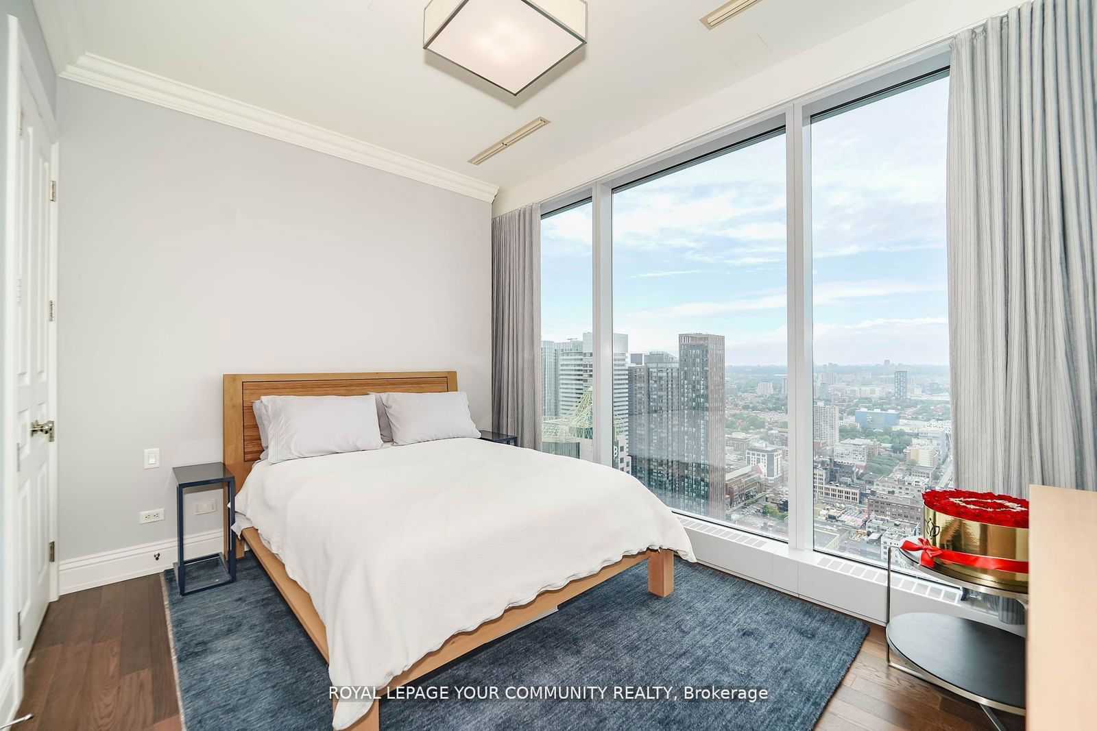 183 Wellington St W, unit 3903 for rent