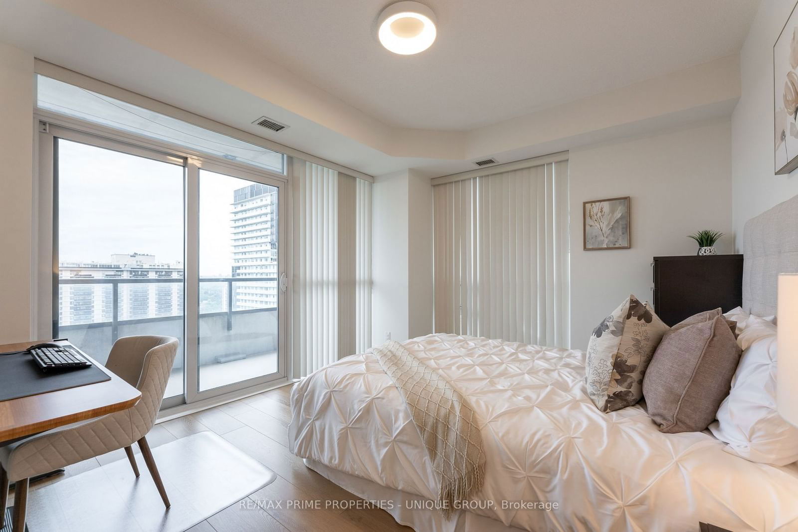 25 Broadway Ave, unit 2003 for sale