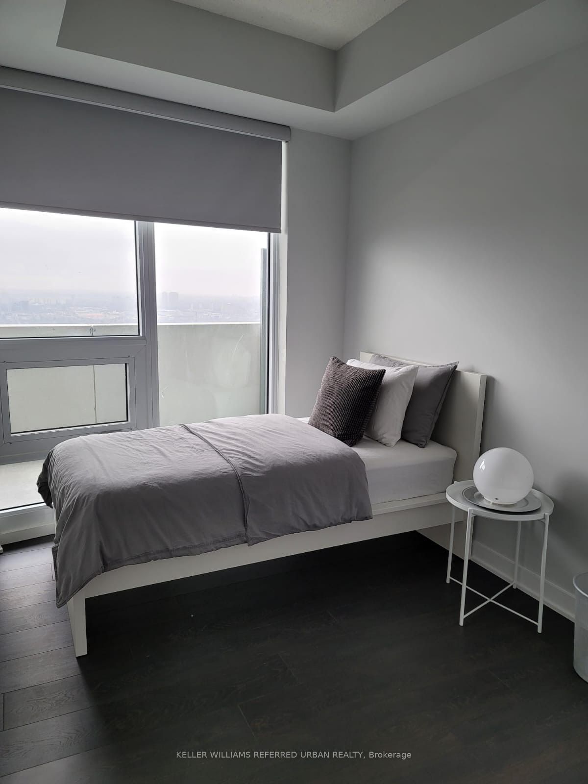 2221 Yonge St, unit 4102 for rent