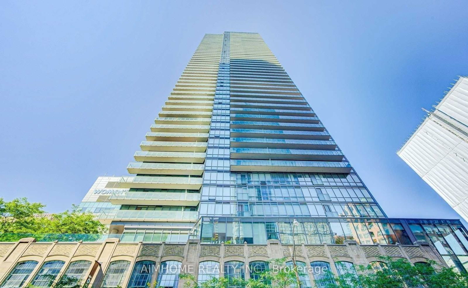 832 Bay St, unit 2405 for rent