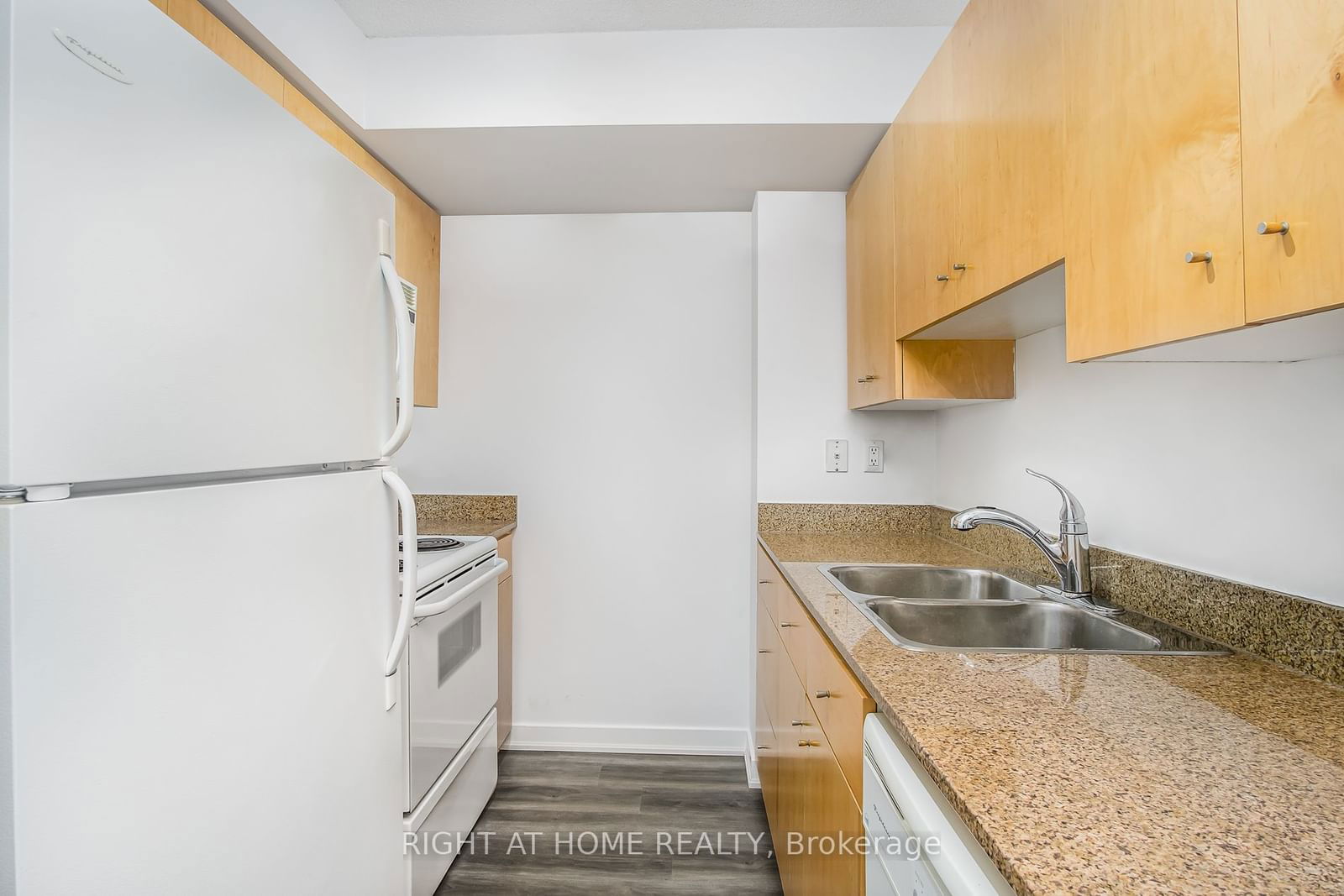 397 Front St W, unit 1107 for rent