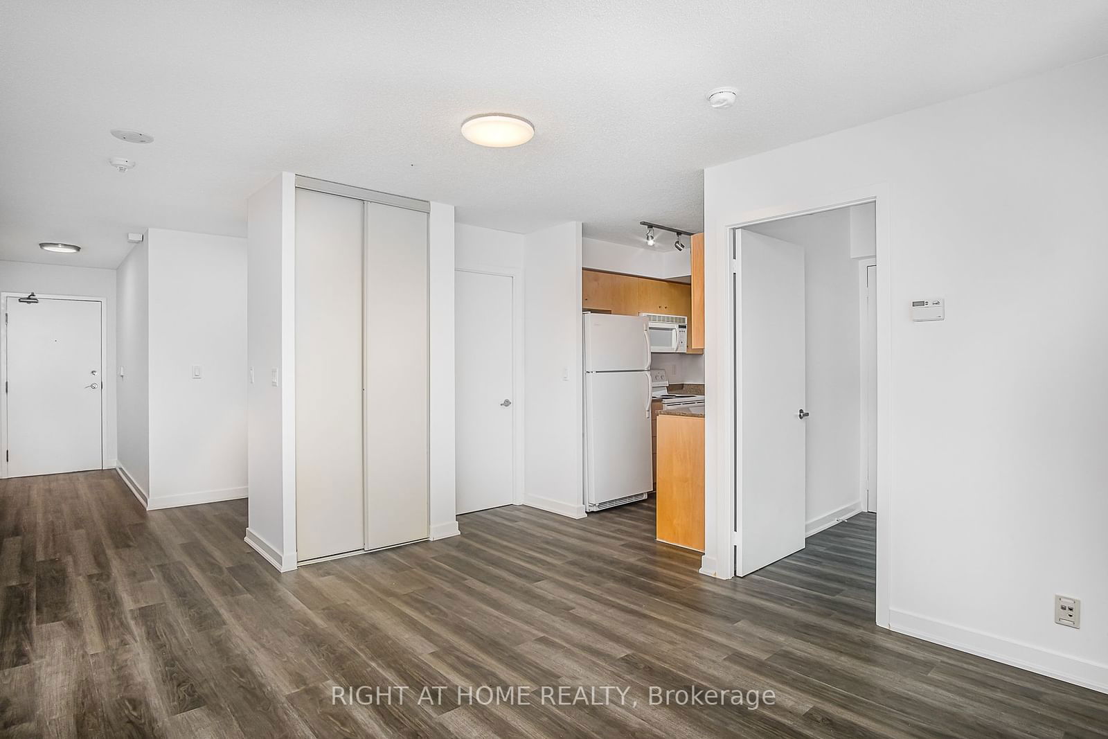 397 Front St W, unit 1107 for rent