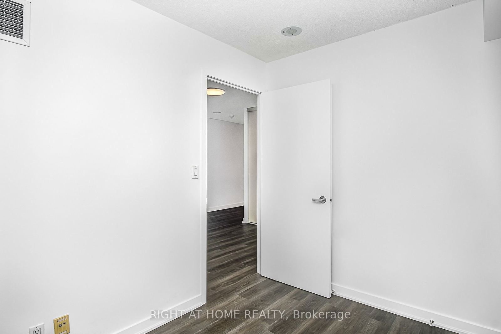 397 Front St W, unit 1107 for rent