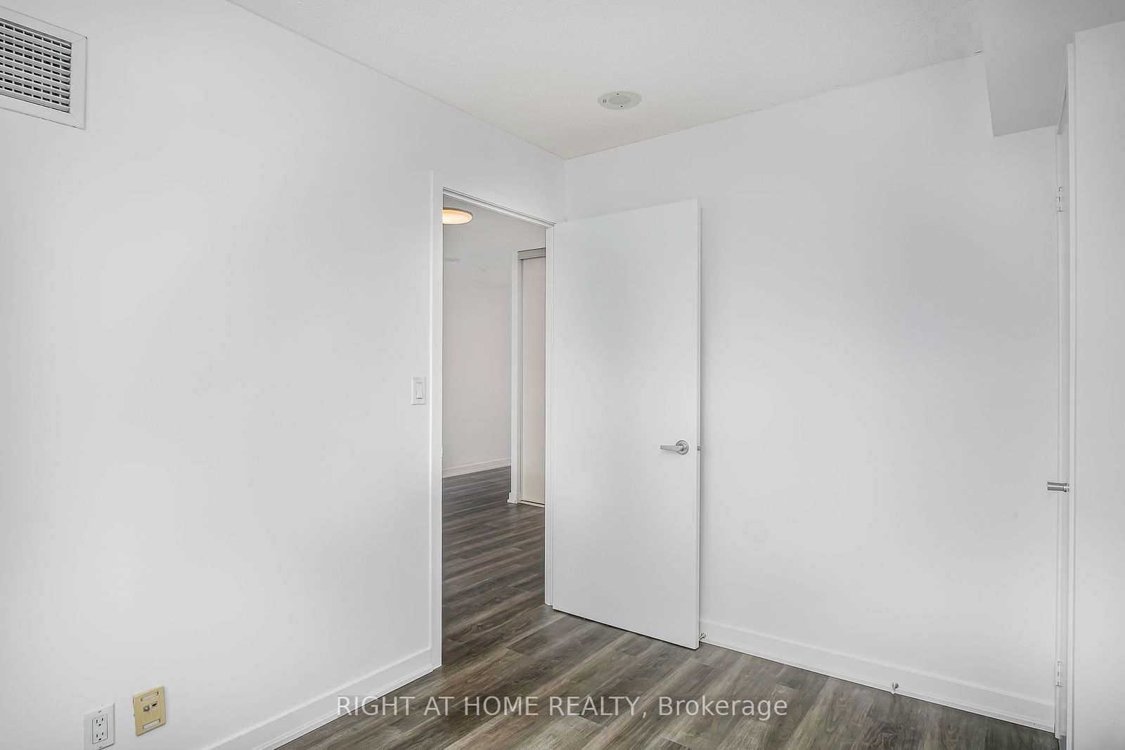 397 Front St W, unit 1107 for rent