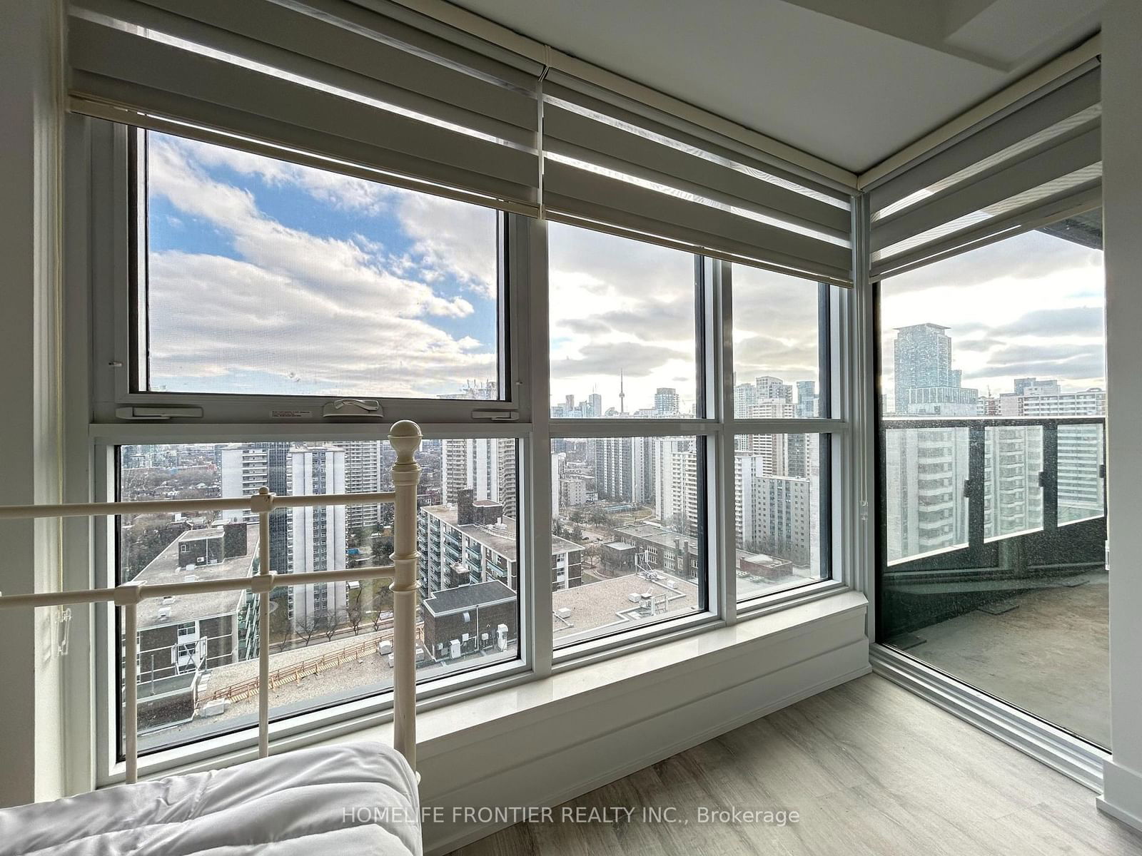 585 Bloor St E, unit 2219 for sale