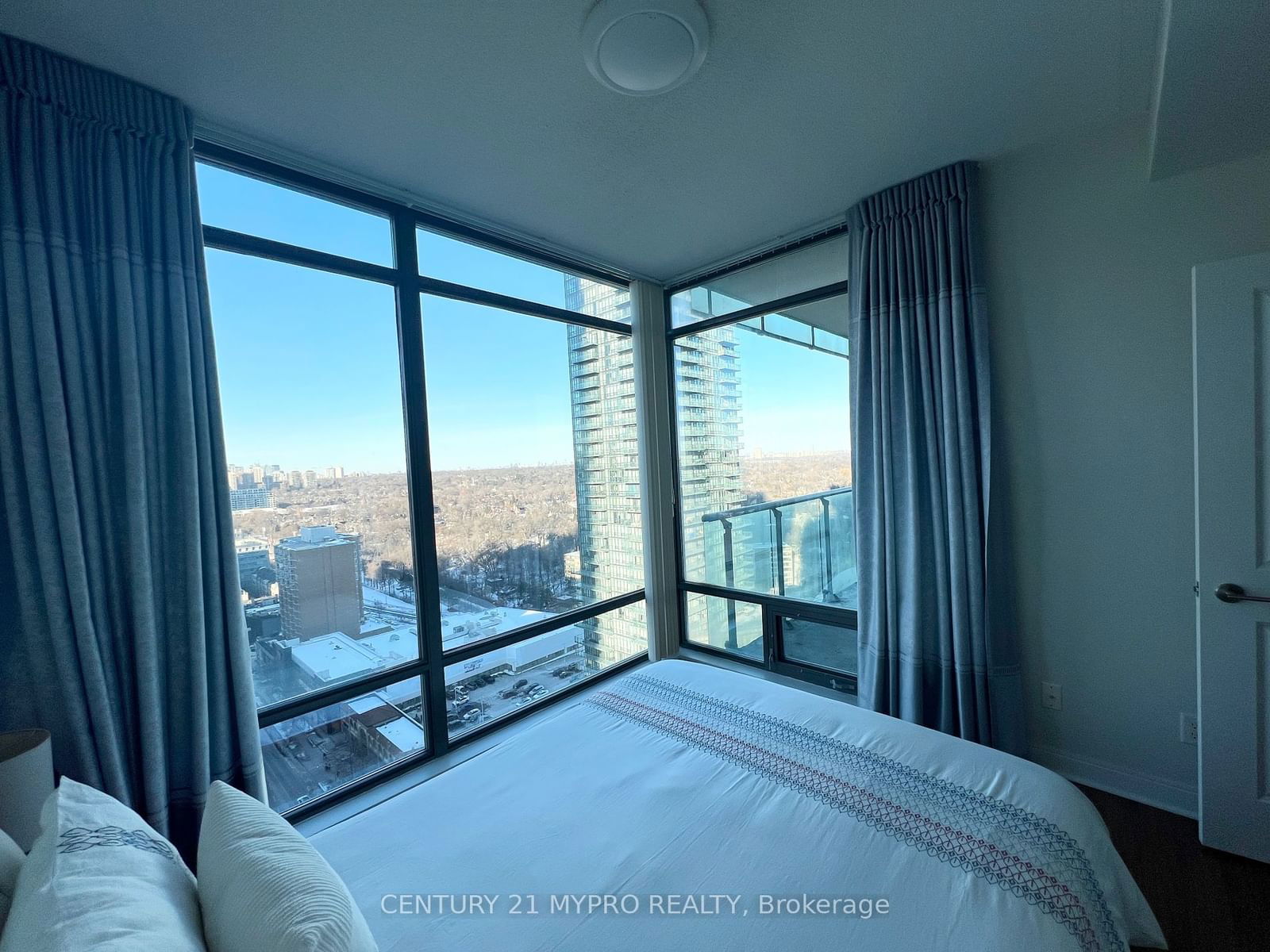 18 Yorkville Ave, unit 2109 for rent