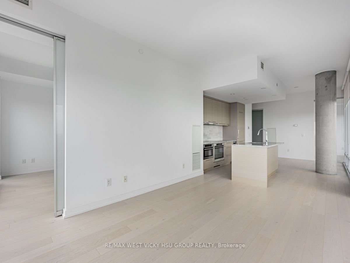 488 University Ave, unit 5202 for sale