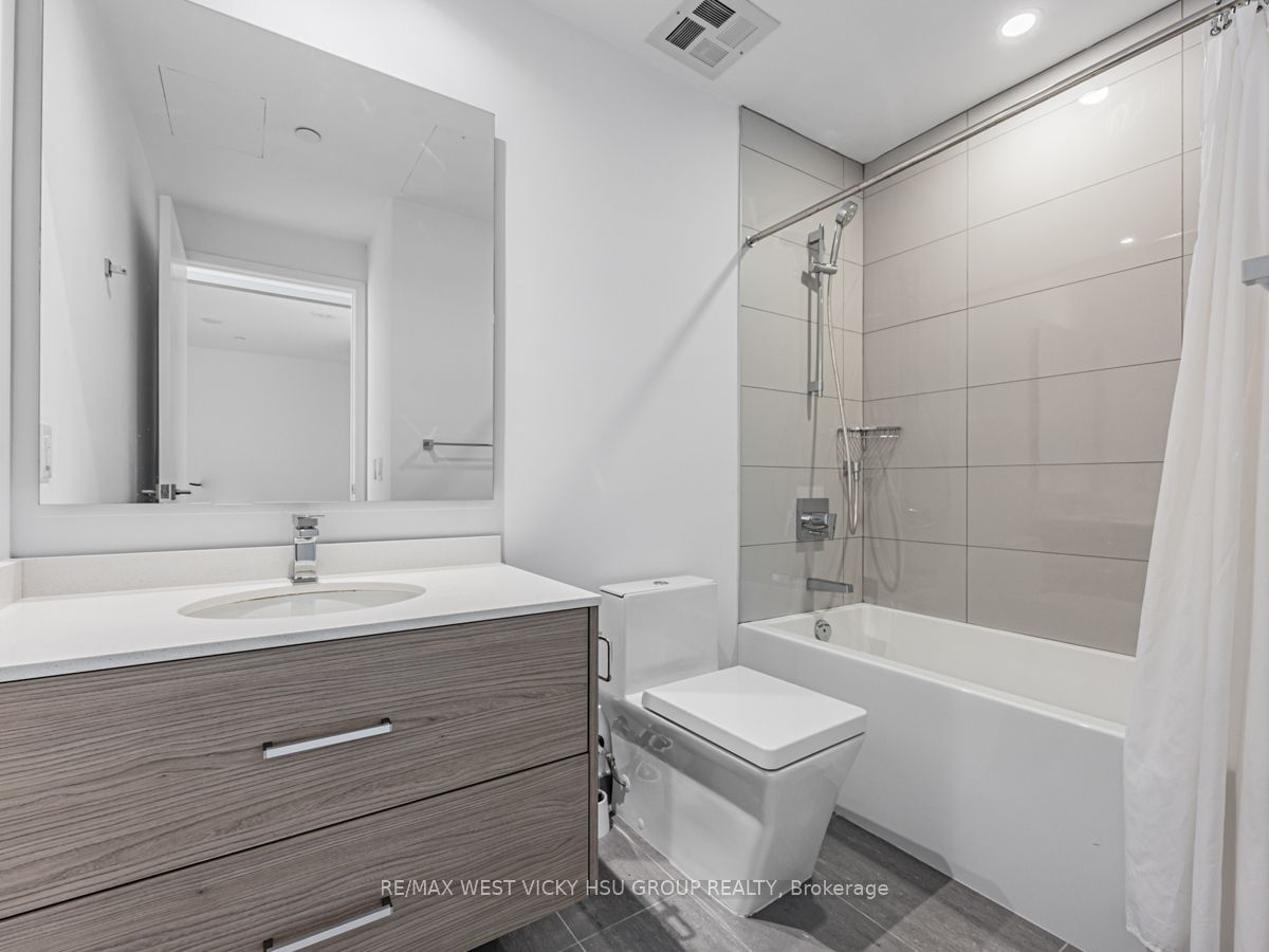 488 University Ave, unit 5202 for sale