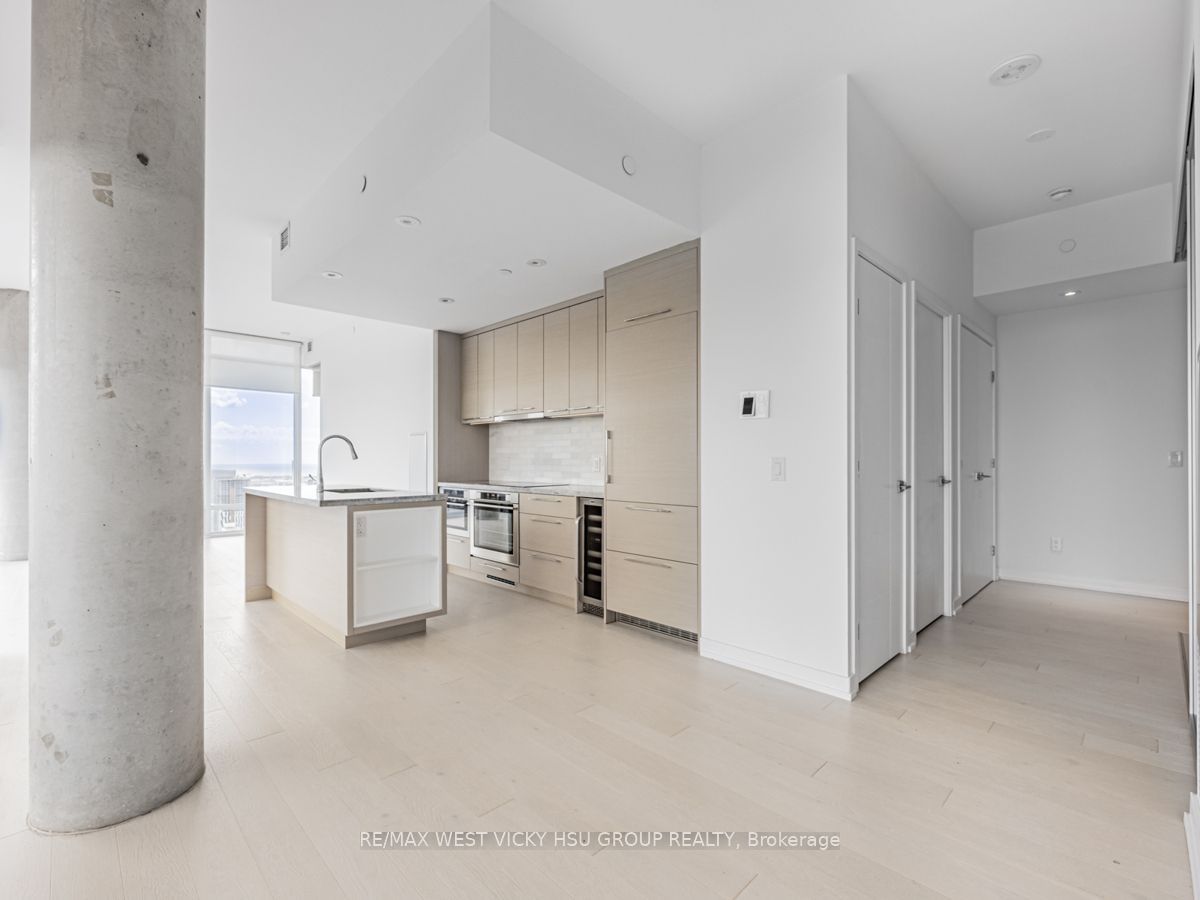 488 University Ave, unit 5202 for sale