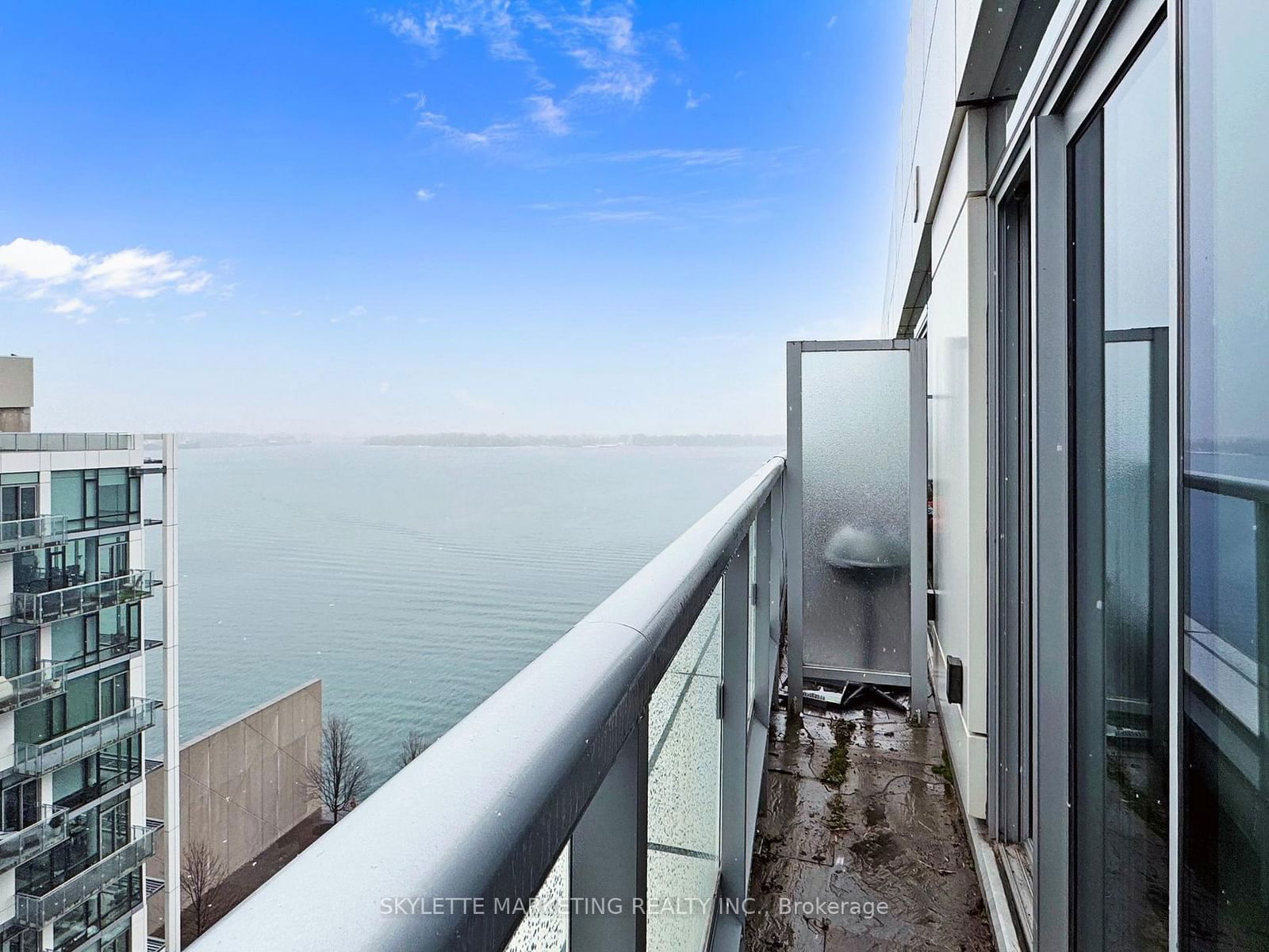 39 Queens Quay E, unit 1113 for sale