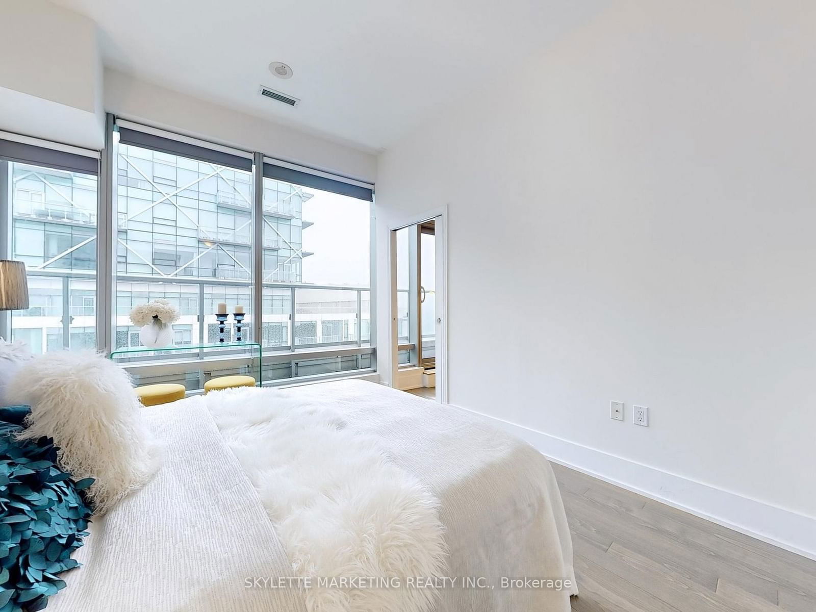 39 Queens Quay E, unit 1113 for sale