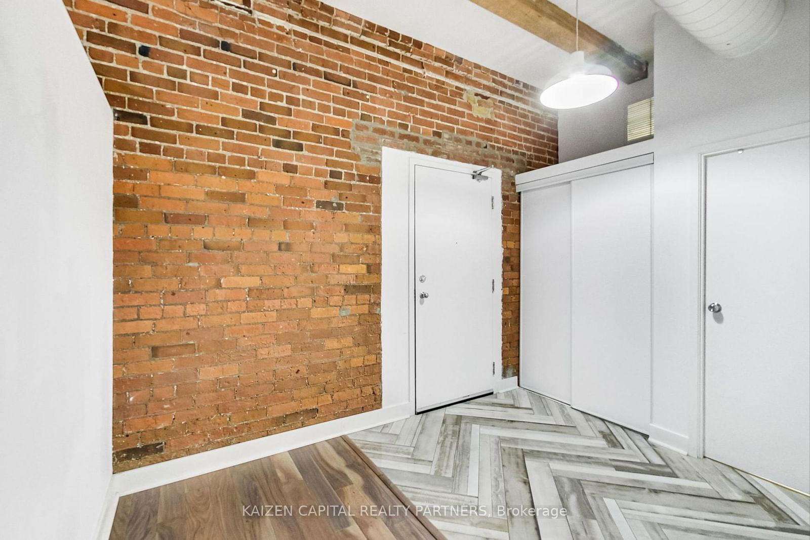 90 Sherbourne St, unit 103 for sale