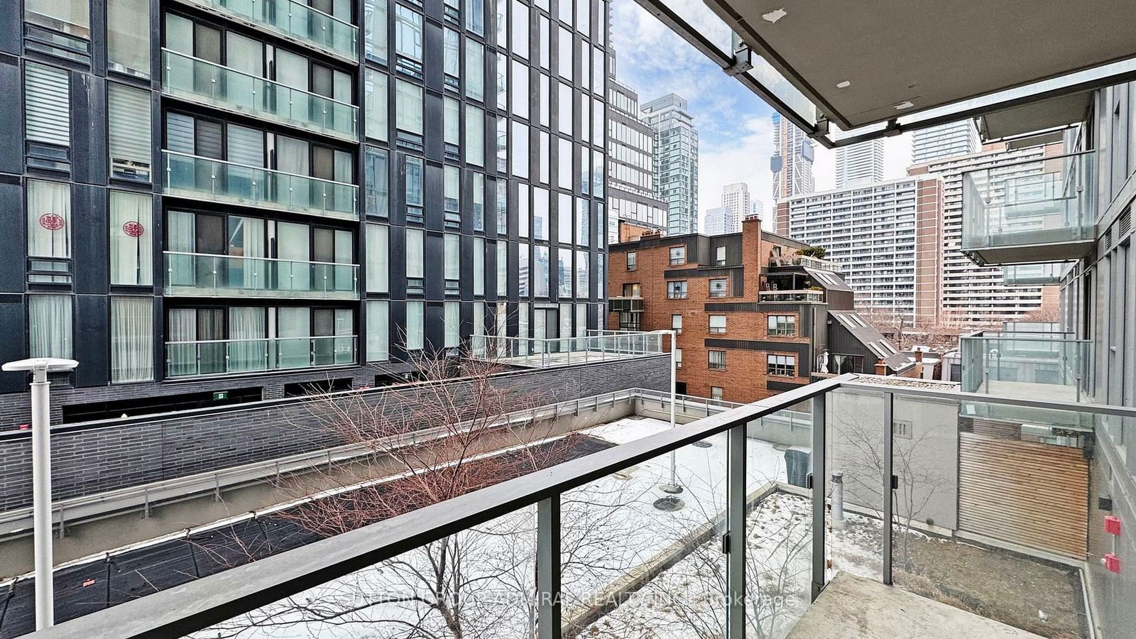 50 Wellesley St E, unit 711 for sale