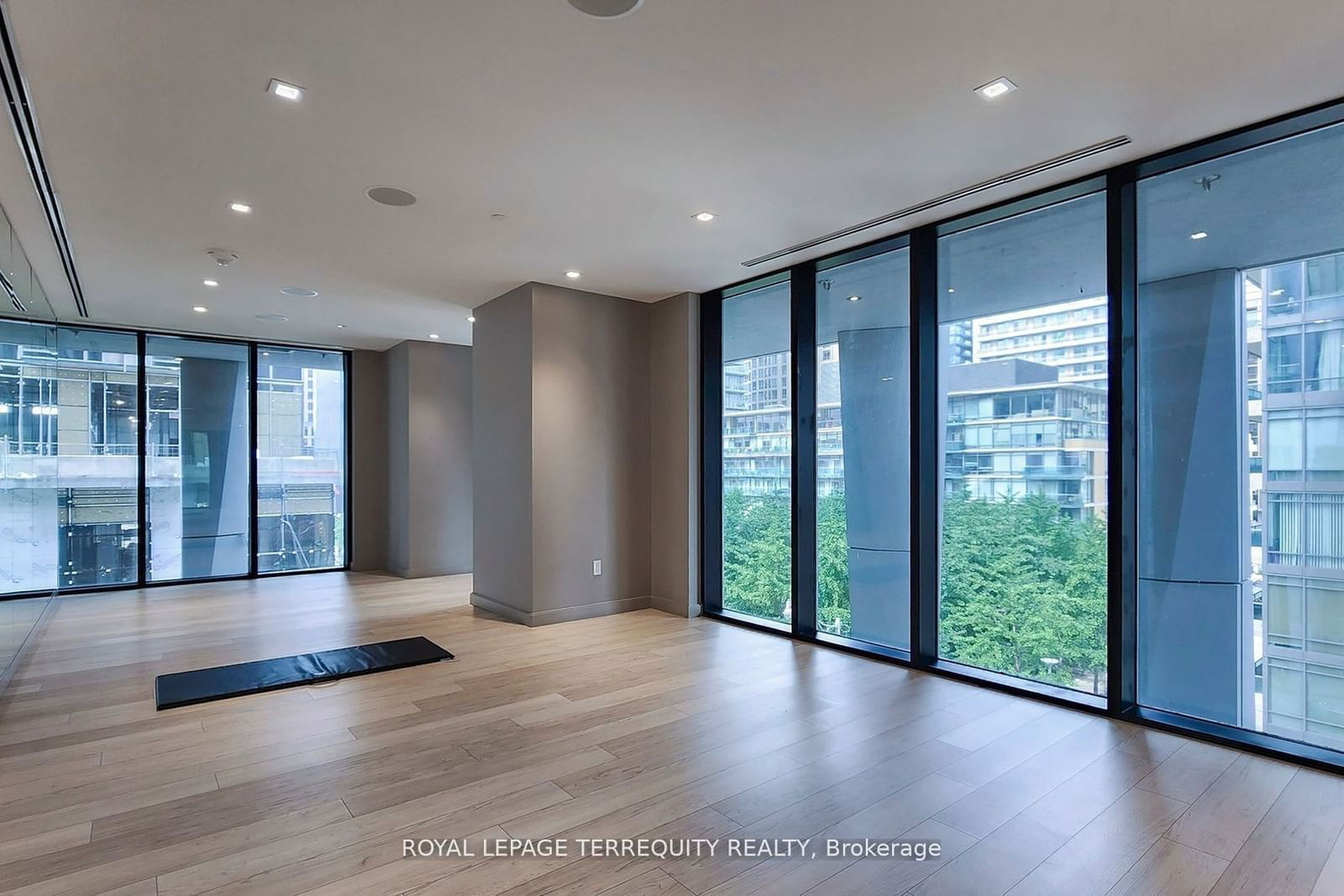 1 Yorkville Ave, unit 4202 for rent