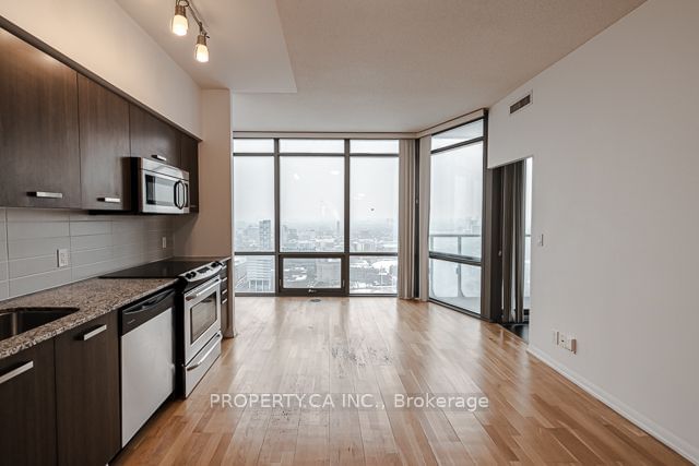 832 Bay St, unit 3502 for rent