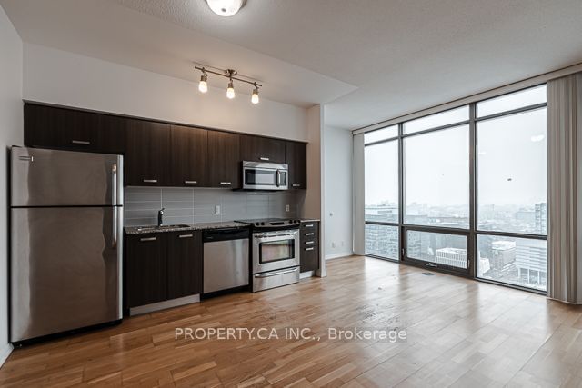 832 Bay St, unit 3502 for rent