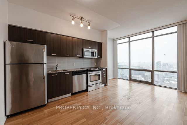 832 Bay St, unit 3502 for rent