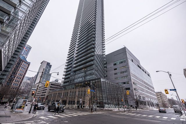 832 Bay St, unit 3502 for rent