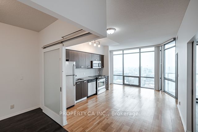 832 Bay St, unit 3502 for rent